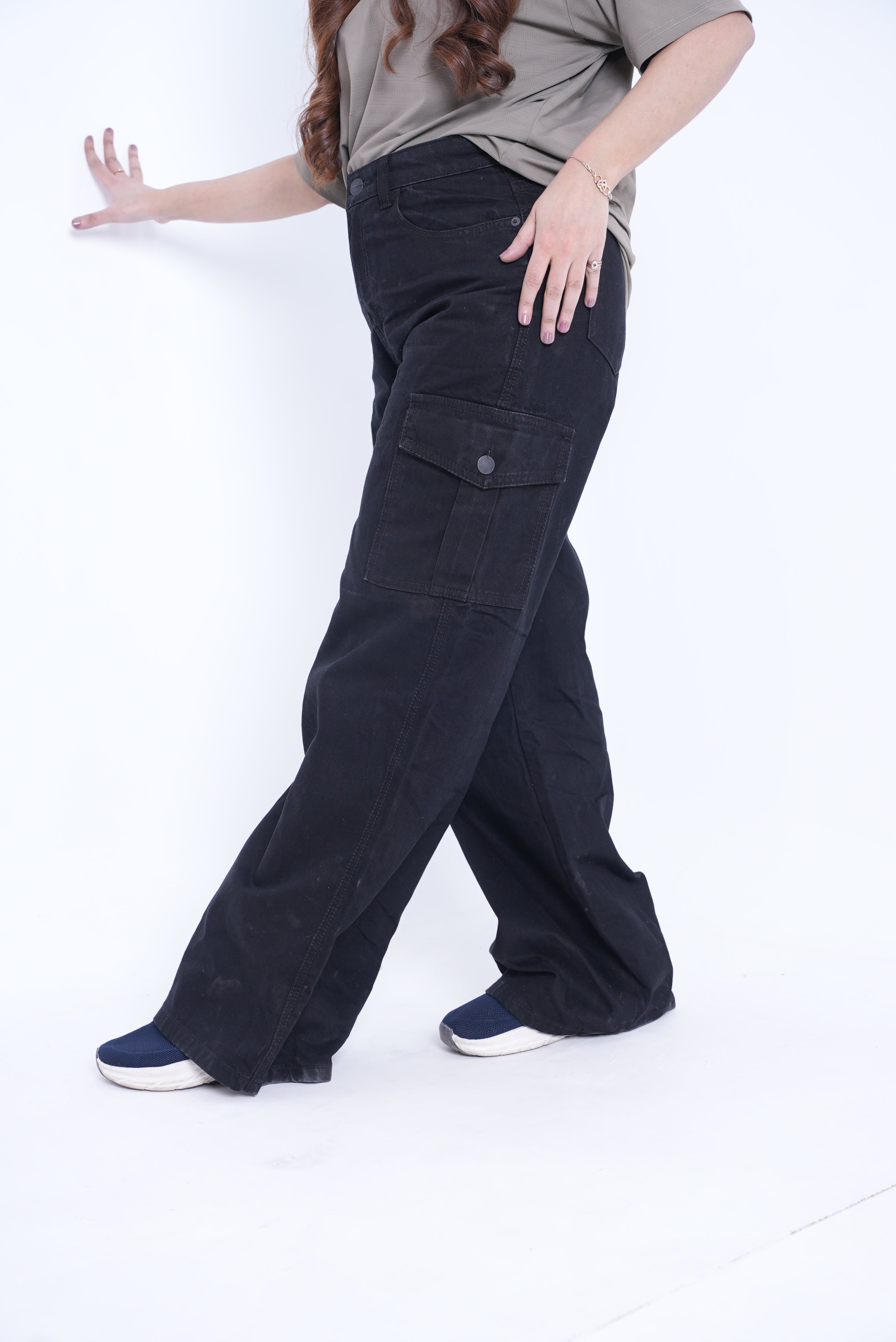 Women’s Baggy Cargo Denim Jeans- Black