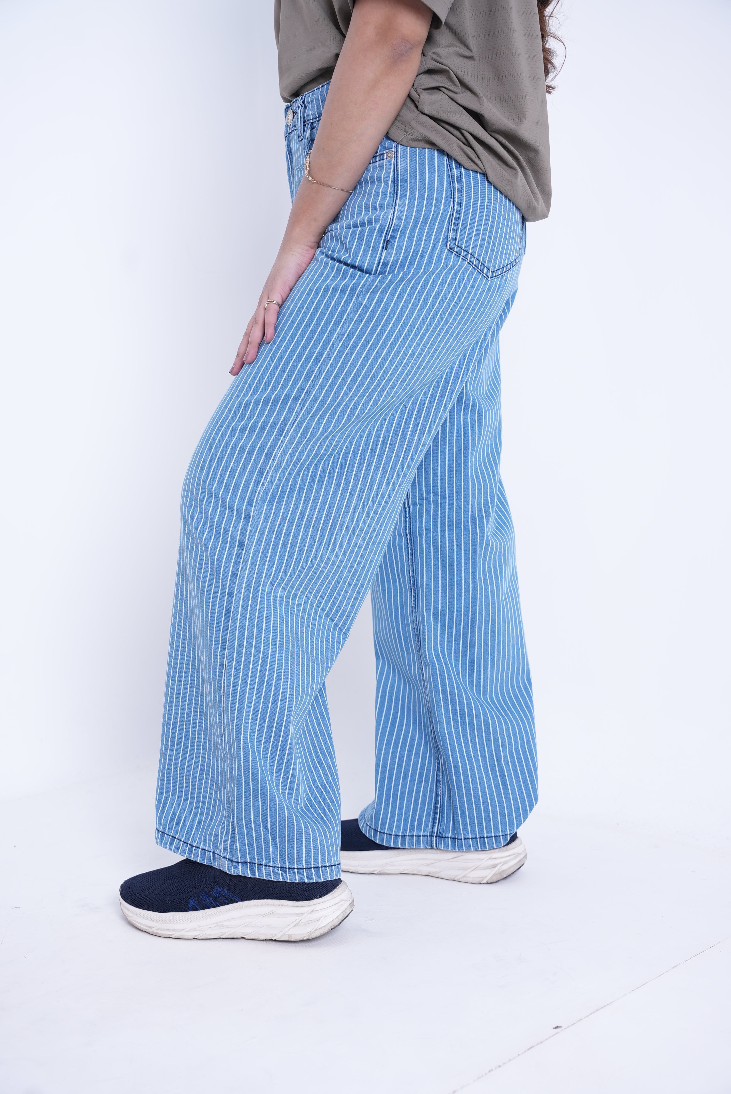 Women’s Lining Flared Denim Jeans- Light Blue