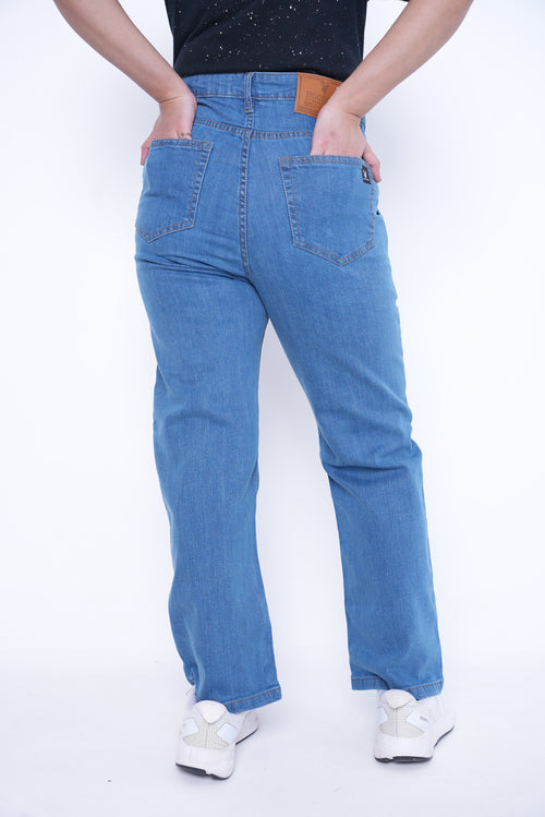 Classic Women’s Straight Fit Denim Jeans- Mid Blue